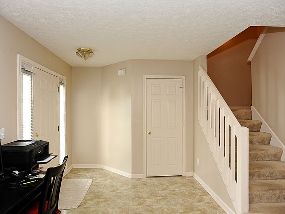 2nd image of 8117 Aspen Green Ln