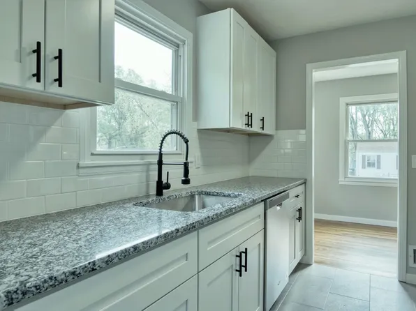 1012 N 77th Ave, Omaha, NE 68114