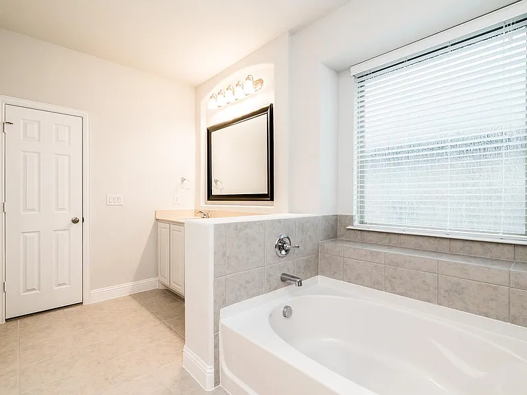 3816 Walden Dr — Photo 12