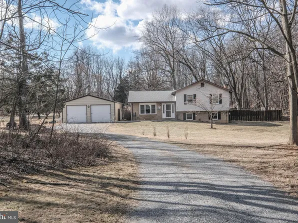 448 Duncan Field Ln, Charles Town, WV 25414