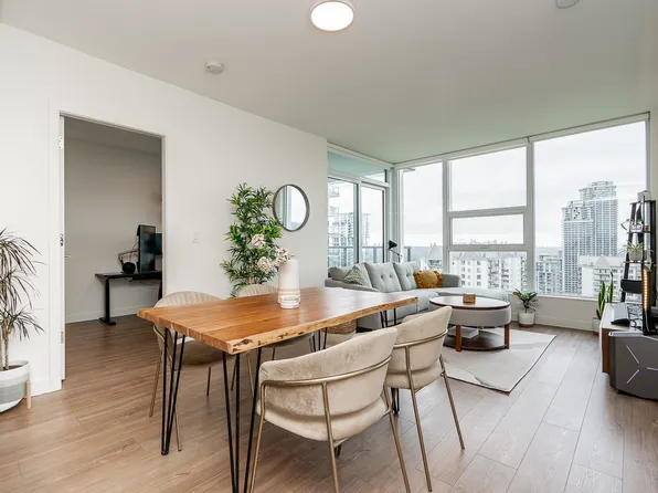 595 Austin Ave #1806, Coquitlam, BC V3K 3P5