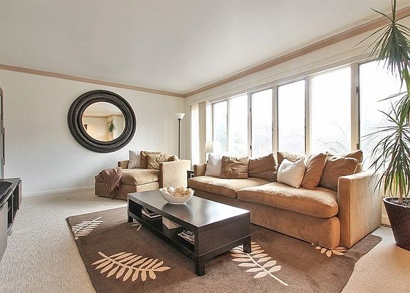 2nd image of 5338 Lunt Ave