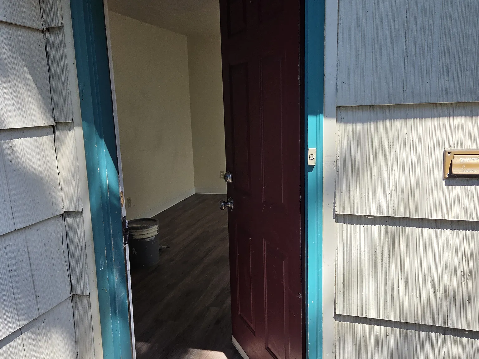 2 bed, 1000 sqft, $1,375 — Photo 2