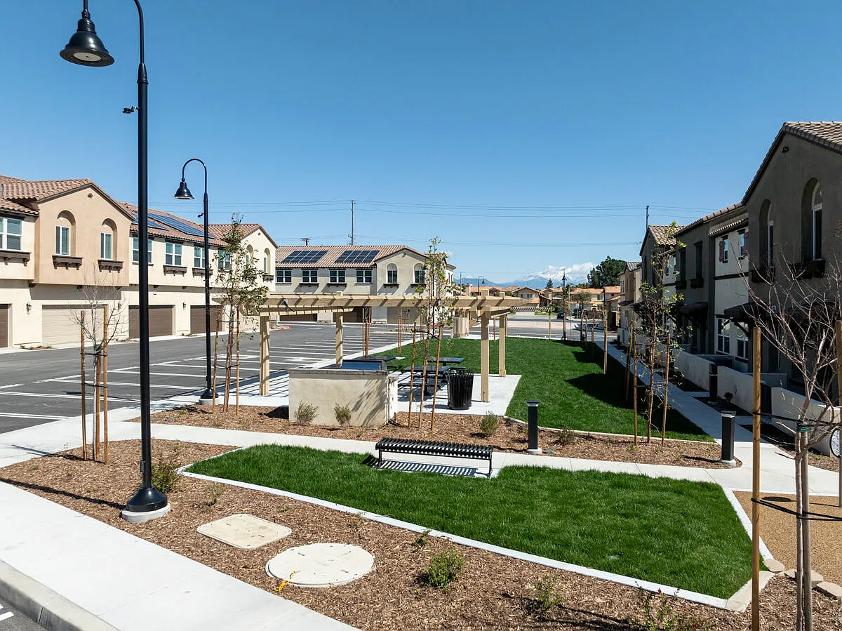 Calista Luxury Townhomes — Photo 3