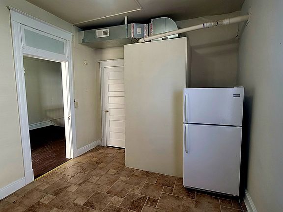 5th image of 3013 2nd Ave