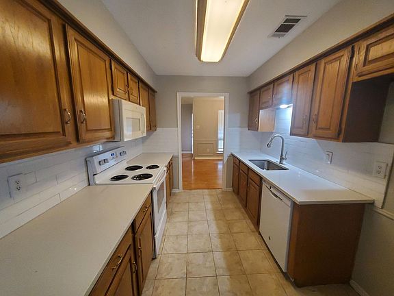 5th image of 2022 Chalfont Dr