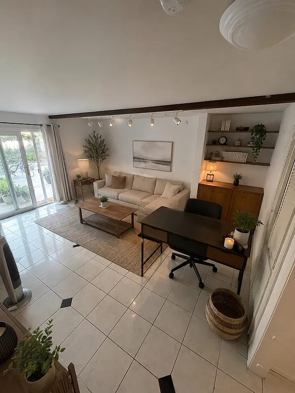 4 bed, 3.0 bath, 2269 sqft, $5,200 — Photo 2