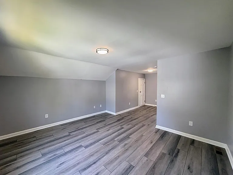 85 Rochelle St — Photo 5