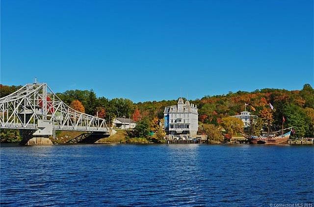 The famous opera house and Gelston House remains a local and out-of-town favorite!