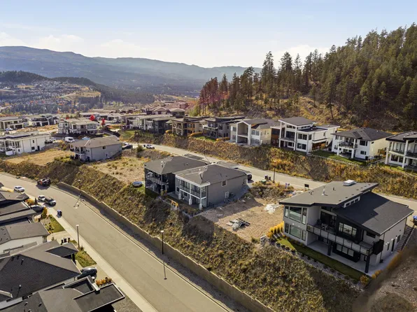 911 Melrose St, Kelowna, BC V1P 0A8