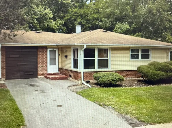 3312 Hickory Ln, Hazel Crest, IL 60429