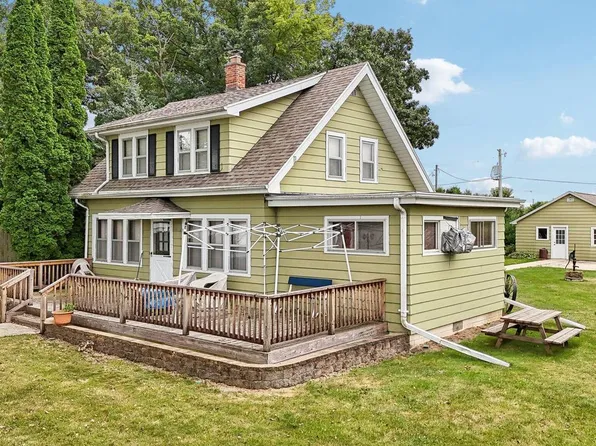 912 North Douglas DRIVE, Summit, WI 53066