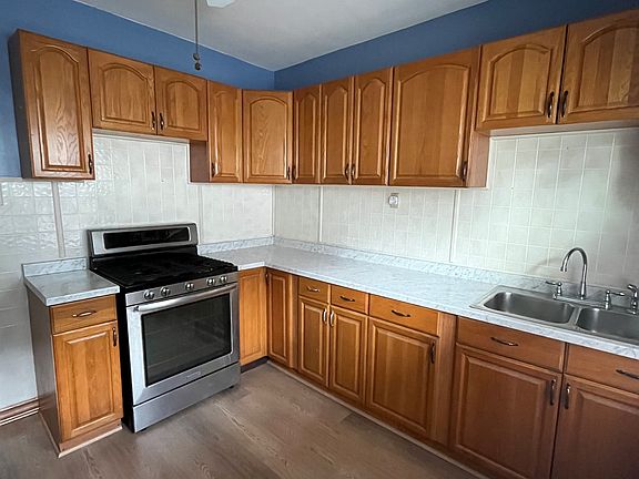 4th image of 402 McKinley Pkwy