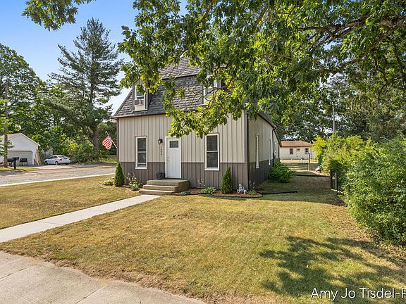 4th image of 1096 E James St