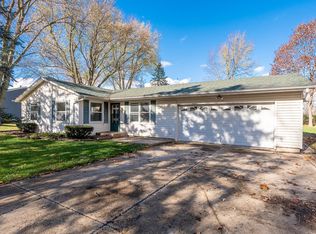 42W562 Star Ln, Sugar Grove, IL 60554