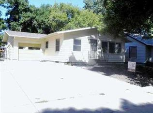 301 21st St NW, Minot, ND 58703