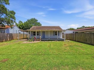 7169 Leonard St, Groves, TX 77619
