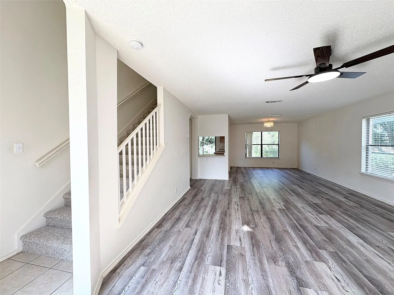 3 bed, 2.5 bath, 2317 sqft, $2,195 — Photo 3