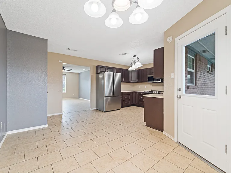 303 Carly Dr — Photo 10