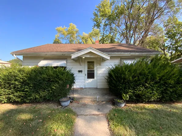 911 E Fairchild St, Danville, IL 61832