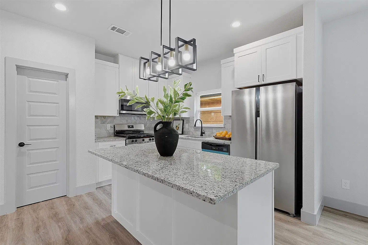 4 bed, 1843 sqft, $2,300 — Photo 4