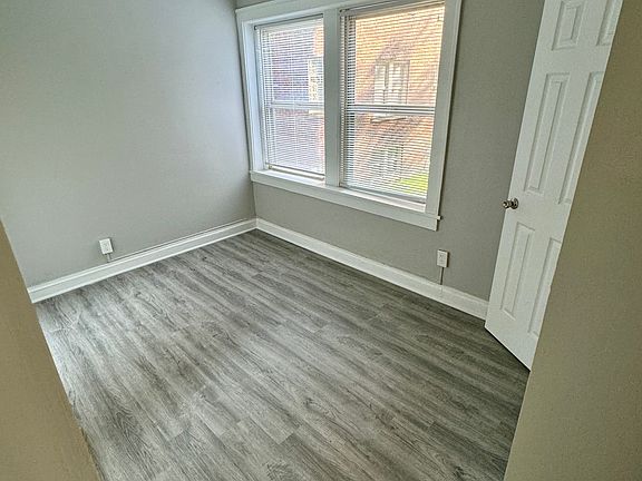 5th image of 2992 S Moreland Blvd #2988/8