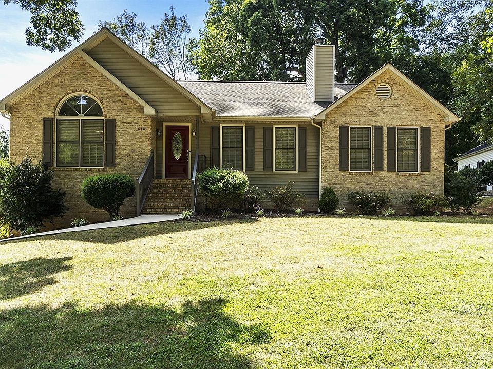 1st image of 618 17th Avenue Dr SE