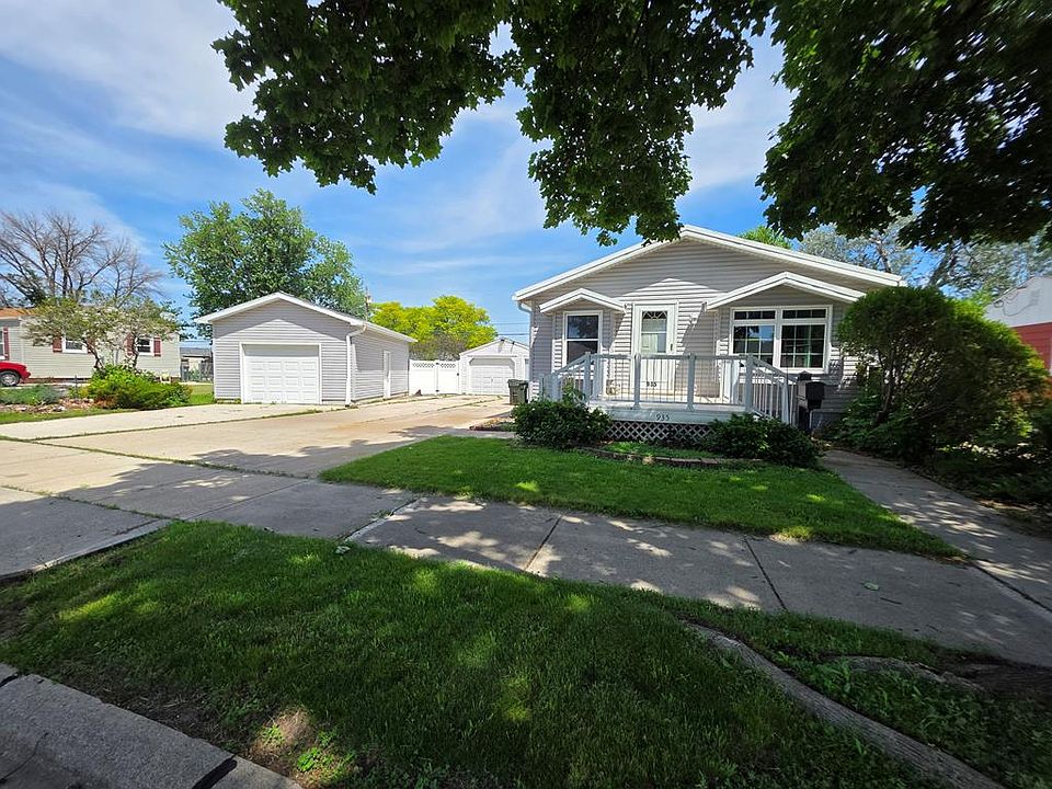 1st image of 935 S 28th St