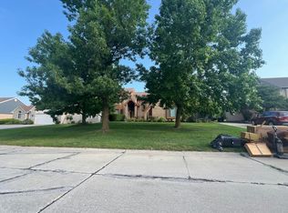 39304 Geneva Dr, Farmington Hills, MI 48331