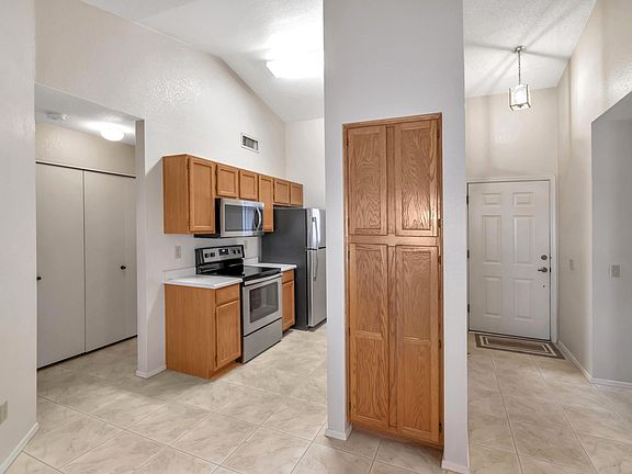 4th image of 1903 E Doral Dr