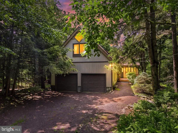 2208 Hillcrest Dr, Pocono Pines, PA 18350