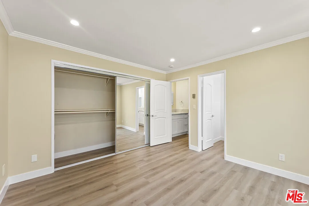2 bed, 1.5 bath, 1050 sqft, $4,980 — Photo 4
