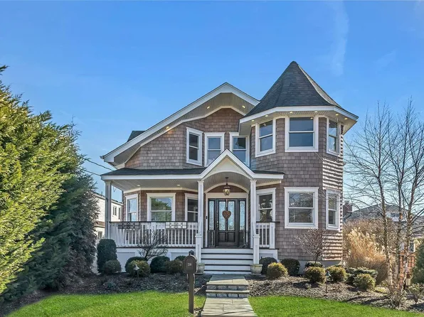 216 Ocean Avenue, Amityville, NY 11701