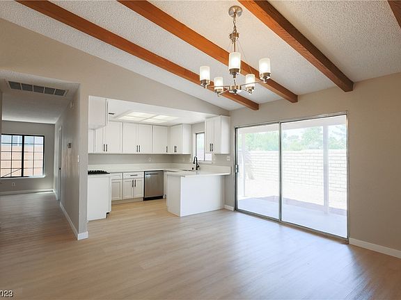 4th image of 3320 Bridgeport Dr