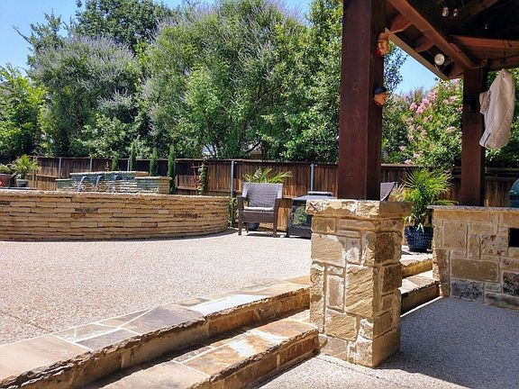 5th image of 2401 Creekwood Ct