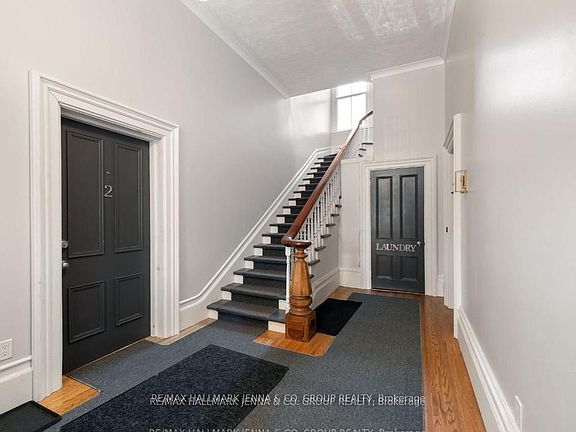 2nd image of 19 Isabella St #4