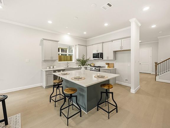 4th image of 4317 Roseland St #B