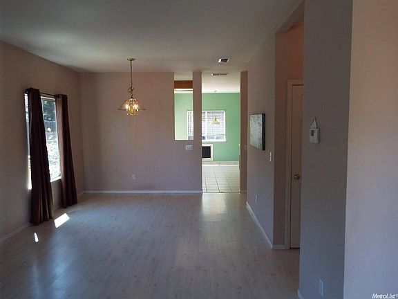 5th image of 340 Parker Dr