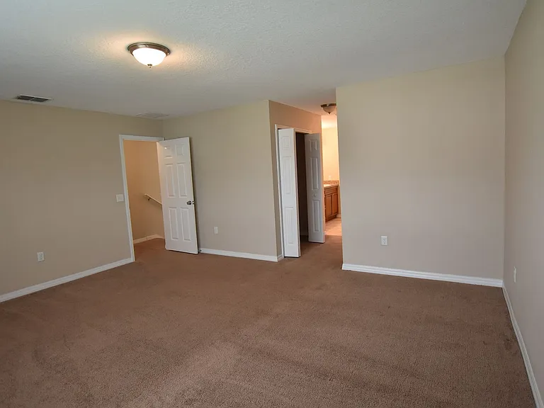 527 Bristol Cir — Photo 21
