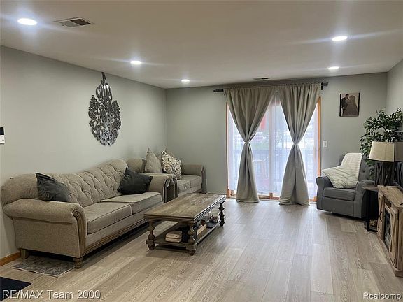 3rd image of 8049 Fenton St