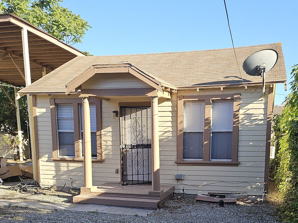 1st image of 1346 1/2 W 30th St