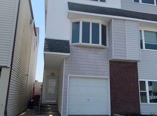 8 Green Valley Rd, Staten Island, NY 10312