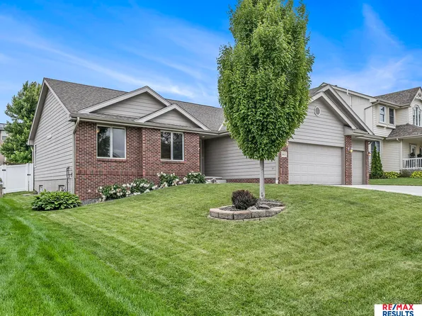 16413 Willow St, Omaha, NE 68136