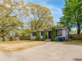 4 Ellsworth St, Warwick, RI 02886