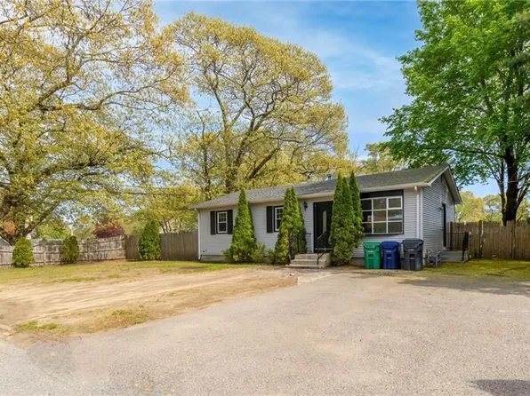 4 Ellsworth St, Warwick, RI 02886
