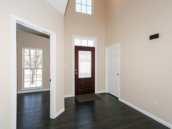 4th image of 6819 Creekside Way