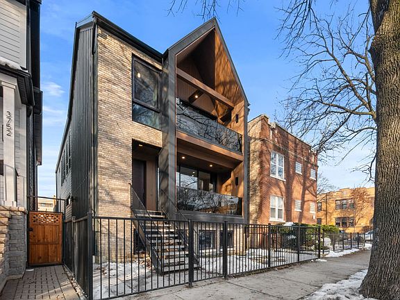 3rd image of 3754 N Claremont Ave