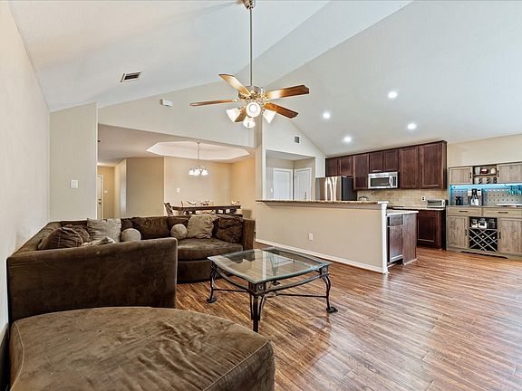 4th image of 407 Corydon Dr
