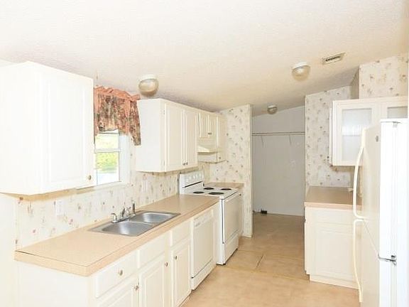 5th image of 810 Falcon Dr