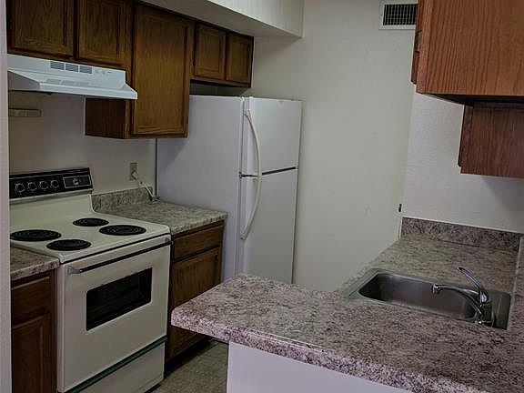 2nd image of 2120 El Paseo St APT 3305